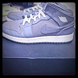 Air Jordan mids 1